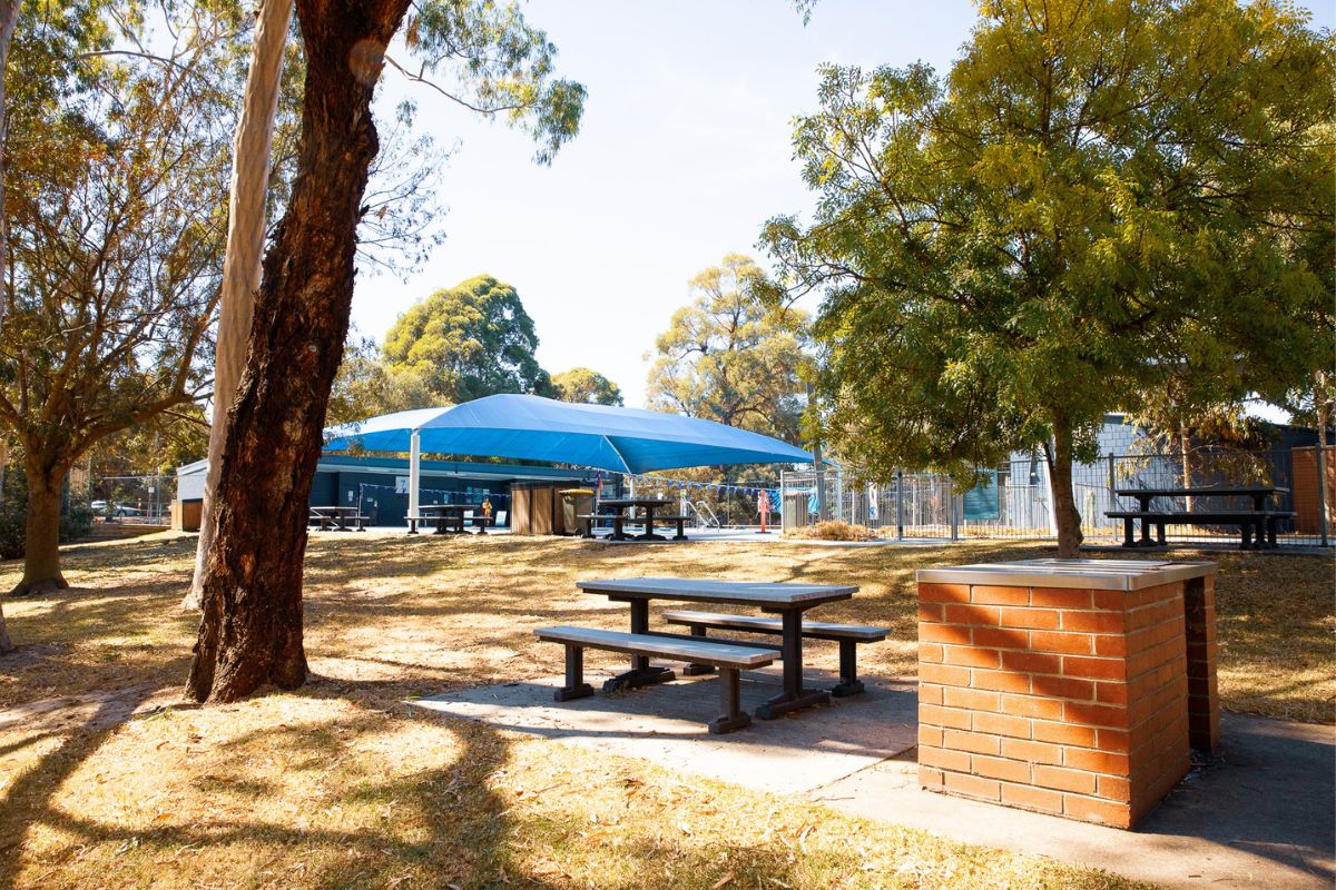 Diamond-Creek-Outdoor-Pool-BBQ-and-pinic-Area.jpg